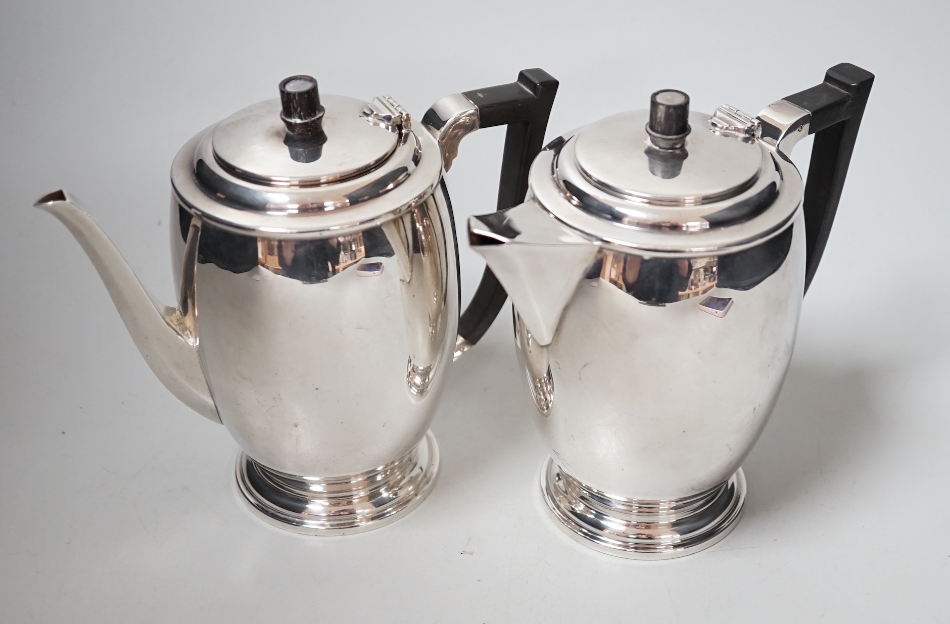 A George V silver cafe au lait pair by Hukin & Heath, Birmingham, 1934, height 15.8cm, gross weight 27.6oz.